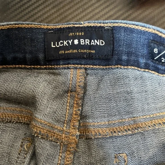 Women's Lucky Brand Sweet N Crop Dark Wash Jeans Mid Rise  Sz. 6/28 - Picture 7 of 9